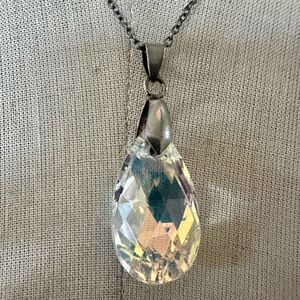 Vintage Faceted Crystal Drop Pendant Necklace – grey  Chain